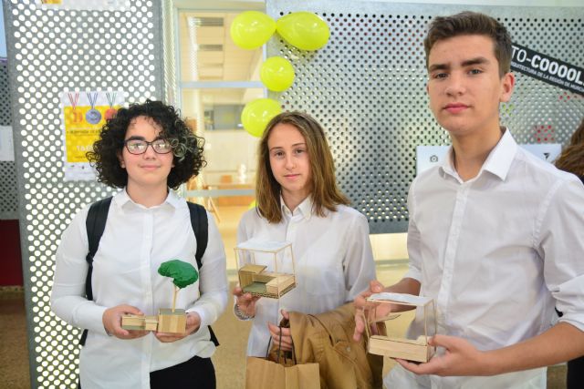Alumnos del colegio Nuestra Señora de la Fuensanta ganan la Olimpiada de Arquitectura con un proyecto de módulos adaptados para trabajar en equipo