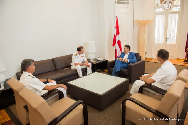 El buque transporte Castilla visita Cartagena
