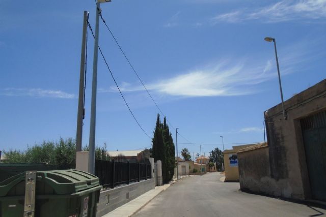 Infraestructuras instala más de 50 luminarias led en la travesía de Los Dolores y en las Casas del Buen Retiro