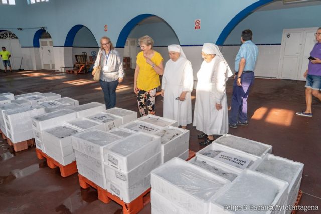 La Cofradía de Pescadores de Cartagena reparte 890 kilos de pescado entre los más necesitados de la ciudad