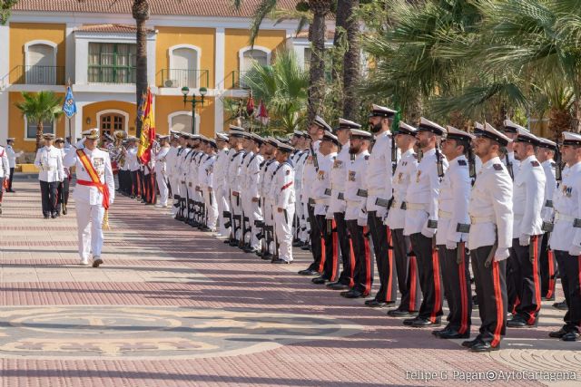 La Armada celebra el día de su patrona con homenajes y el tradicional desfile de la Fuerza