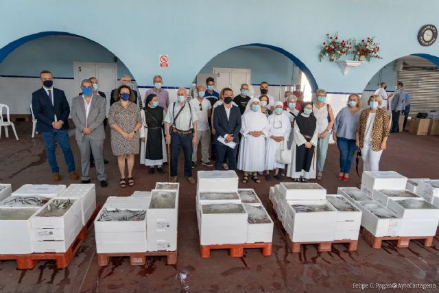 Nueve entidades benéficas de Cartagena reciben más de 700 kilos de pescado por el Día del Carmen