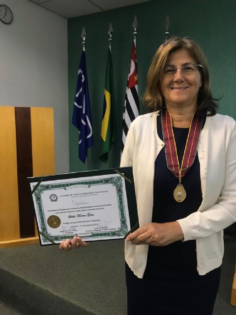 La Academia de Ciencias Farmacéuticas de Brasil nombra Académica Correspondiente Extranjera a la catedrática Stella Moreno