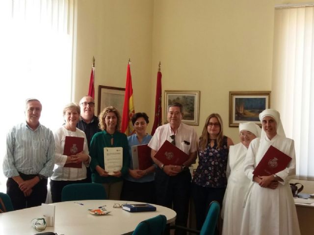 Servicios Sociales entrega subvenciones por valor de 100.000 euros