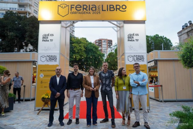 La Feria del Libro de Cartagena invita a reflexionar sobre la importancia de la lectura desde la plaza Juan XXIII