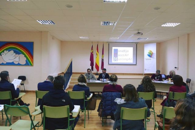 El concejal de Educacion presenta al Consejo Escolar las obras que se haran en los colegios durante Navidad