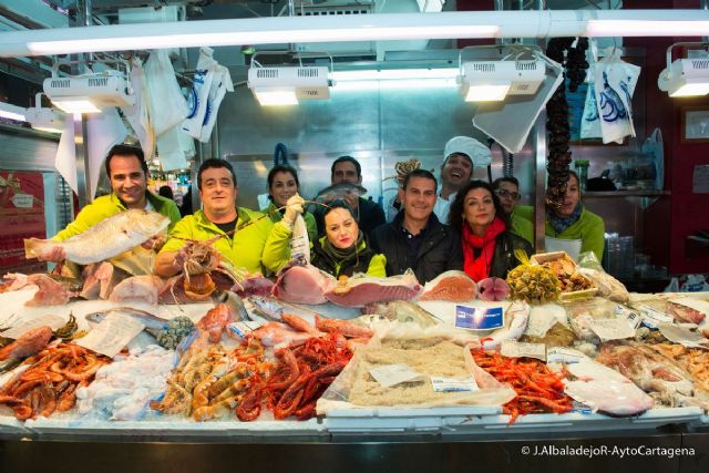El pescado local se promociona esta Navidad en el Mercado de Santa Florentina