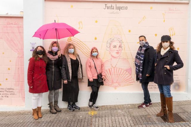 Huellas de Mujer incorpora nuevos murales de mujeres en la calle Sor Francisca Armendáriz