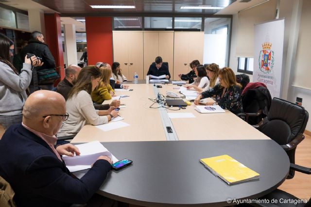 La Comision de Hacienda aplaza el dictamen de la resolucion del recurso sobre la ampliacion del contrato del agua