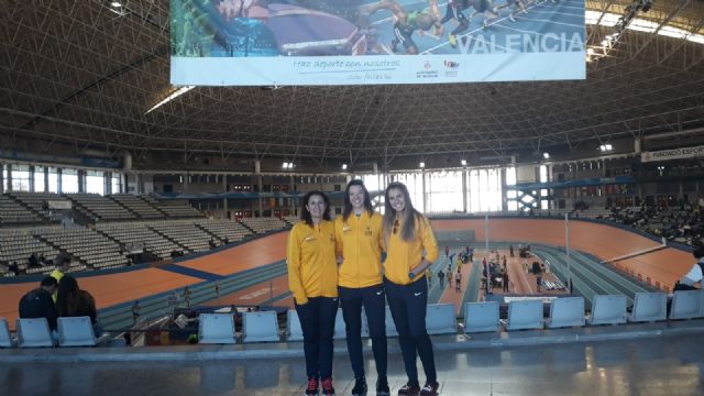 Maika Cuenca y José Luis Corral del UCAM Cartagena Internacionales con la selección de Atletismo Sub18