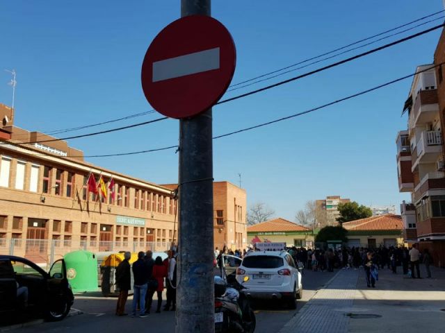 MC constata problemas de seguridad y de insalubridad en el entorno del CEIP ´Mare Nostrum´ agravados por la inacción del Gobierno local