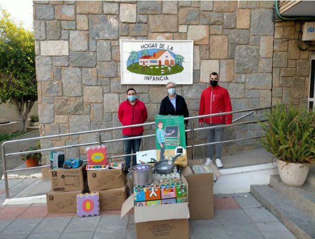 Embargosalobestia colabora con hogar de la infancia de cartagena realizando una donación de artículos de primera necesidad