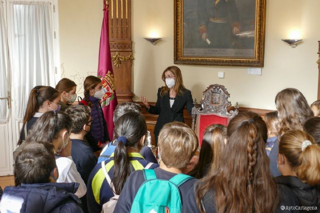Alumnos de Carmelitas visitan el Palacio Consistorial dentro del Programa de Educación Conoce tu Ciudad