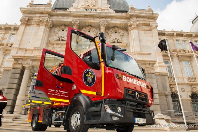 El parque de Bomberos de Cartagena cuenta con un nuevo camion para la extincion de incencios