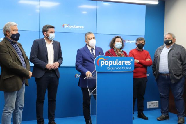 Cano: 'El PSOE de Conesa y Ábalos castigan a la Región convirtiendo al Puerto d Cartagena en un matadero de ganado'