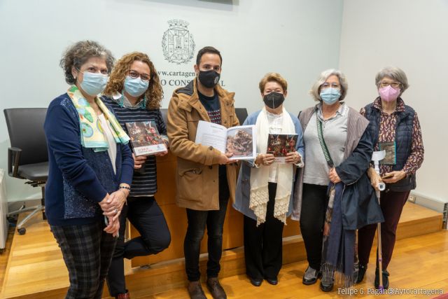 Cocina y literatura se unen en el nuevo libro de recetas de las amas de casa de Cartagena