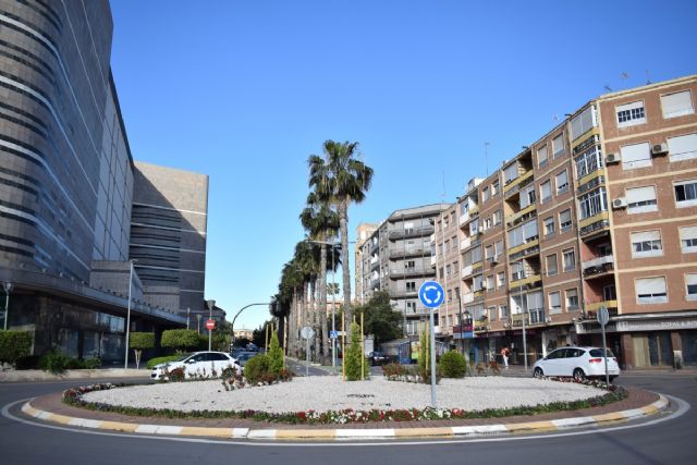 El Ayuntamiento renueva la rotonda en el cruce de Santiago Ramón y Cajal con Jorge Juan