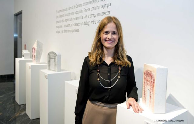 Olga Rodríguez guiará este sábado su exposición Marmoris en el Teatro Romano como parte de la Noche de los Museos