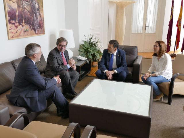 López y Castejón dan la bienvenida a Eduardo Romero, nuevo director de la empresa de lubricantes ILBOC