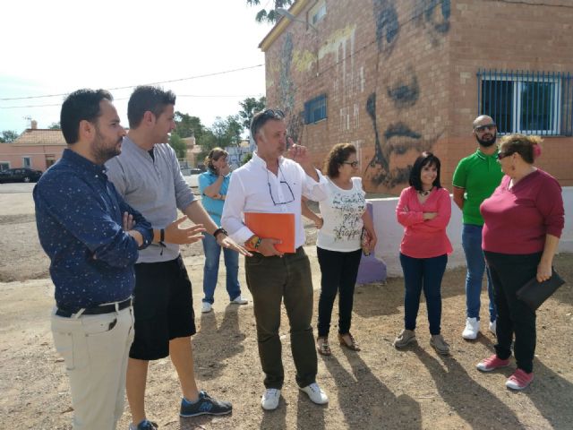 Ventiladores y una zona de sombraje para los alumnos de Educacion Infantil de El Llano del Beal