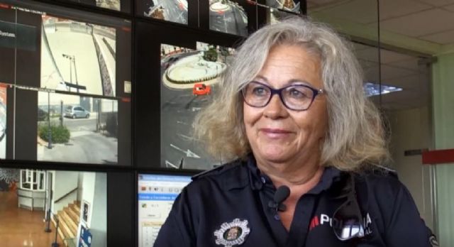 La primera mujer policía de la Región de Murcia, la cartagenera Mari Carmen Garrido, entrevistada por la 7TV