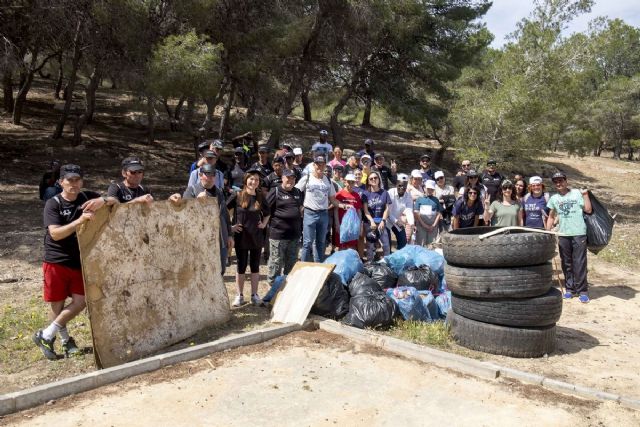 Recogida de basura colectiva que marcan las fronteras en Mucho Más Mayo