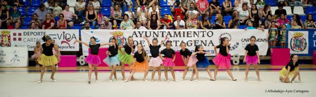 Las Escuelas Municipales de Gimnasia Rítmica despidieron el curso con una multitudinaria exhibición