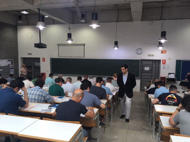 Más de 1.000 personas están convocadas a los exámenes para titulaciones náuticas que se celebran este domingo en Cartagena