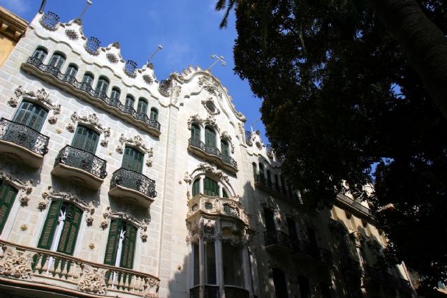 La Policía investiga el robo de los tiradores modernistas de la Casa Maestre