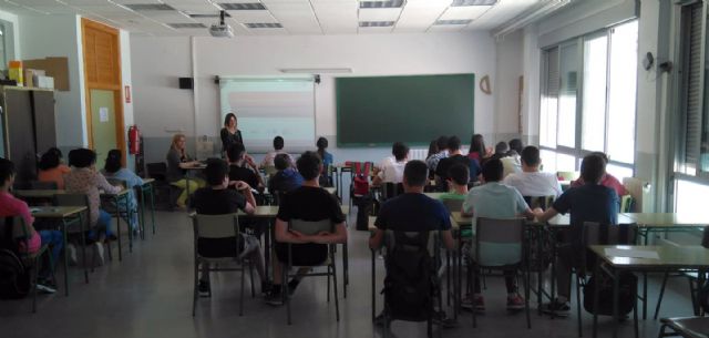 Más de un centenar de alumnos del IES El Bohío de Cartagena adquieren conocimientos sobre los cuidados paliativos