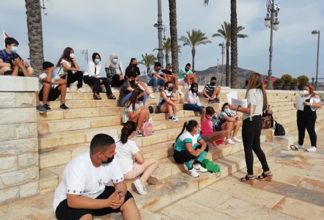 El Consejo Municipal de Infancia y Adolescencia despide el curso con un paseo en el barco turístico