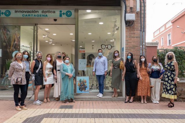 El proyecto Micro Abierto de Cartagena Ciudad Creativa llena de arte los escaparates de la ciudad