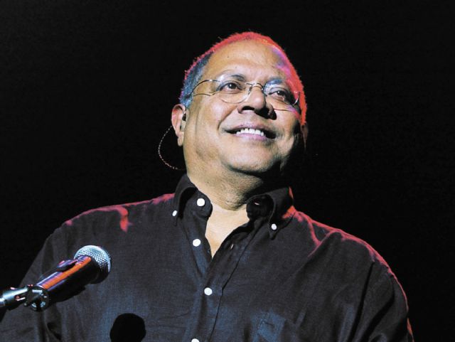 Pablo Milanes premio La Mar de Musicas recibe su galardon acompañado por Rozalen, Victor Manuel y Jorge Marazu