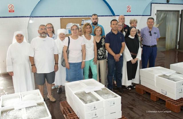 La Cofradia de Pescadores de Cartagena entrega 844 kilos de pescado a entidades beneficas