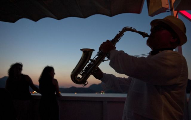 Vuelven a Cartagena los paseos en barco por el puerto con música en directo para contemplar el atardecer