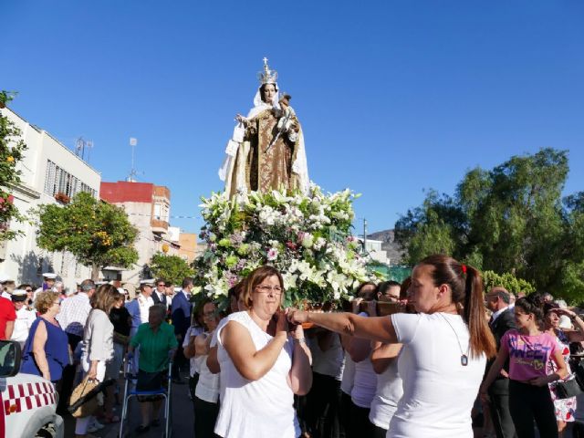 La Virgen del Carmen salió en procesión por la dársena Cartagenera arropada por la Cofradía de Pescadores