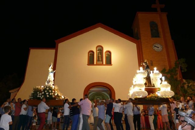 Los vecinos de Alumbres celebran el día de San Roque con la tradicional misa y procesión
