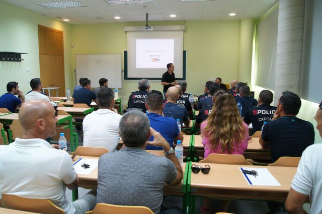 La Policia Local de Cartagena se forma en el uso de amas de letalidad reducida