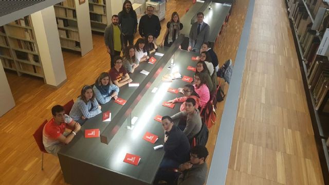 El taller Libreta Mandarache selecciona a quince jovenes para formarlos en el mundo del libro