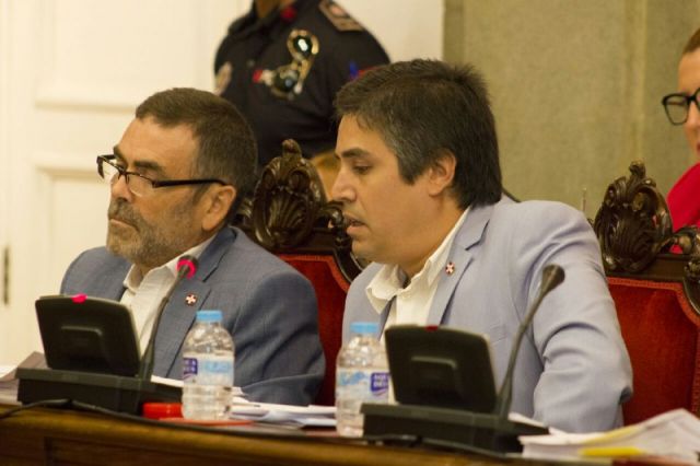 Jesús Giménez exige a 'La Trinca' la firma del convenio de seguridad en el puerto impulsado por José López