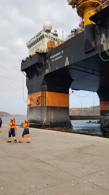 El Puerto acoge un dispositivo especial para el atraque de una plataforma offshore en Escombreras