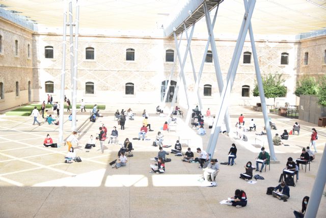 Exámenes al aire libre en Arquitectura