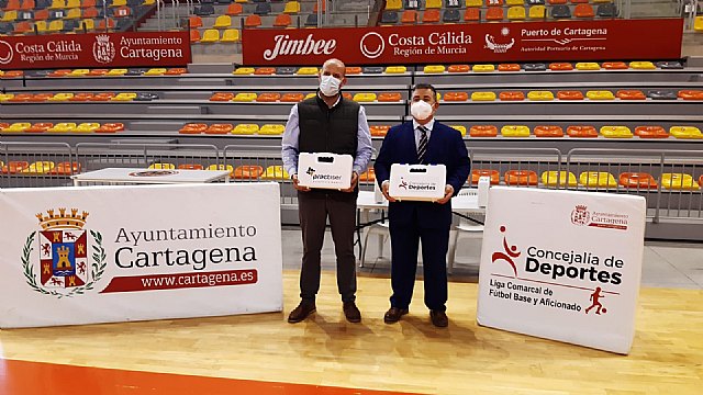 Centro Médico Practiser entrega cuatro botiquines sanitarios para la Liga de Fútbol Aficionado del Ayuntamiento de Cartagena