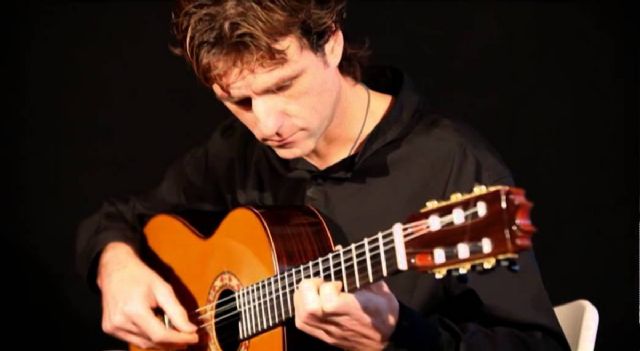 El musico cartagenero Jose Antonio Aarnoutse presenta su primer disco en El Luzzy