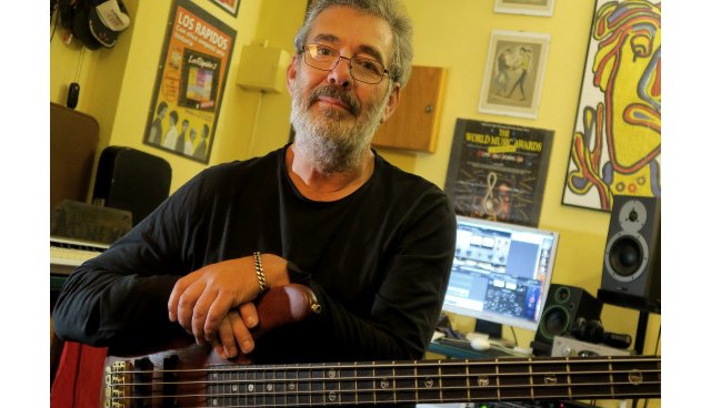 El músico Antonio Fidel (El Último de la Fila) imparte un taller en el colectivo murciano La Huertecica con SGAE Actúa