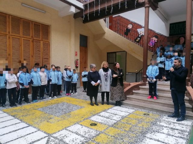 La consejera visita las aulas de atención a la diversidad del colegio Patronato del Sagrado Corazón de Jesús de Cartagena
