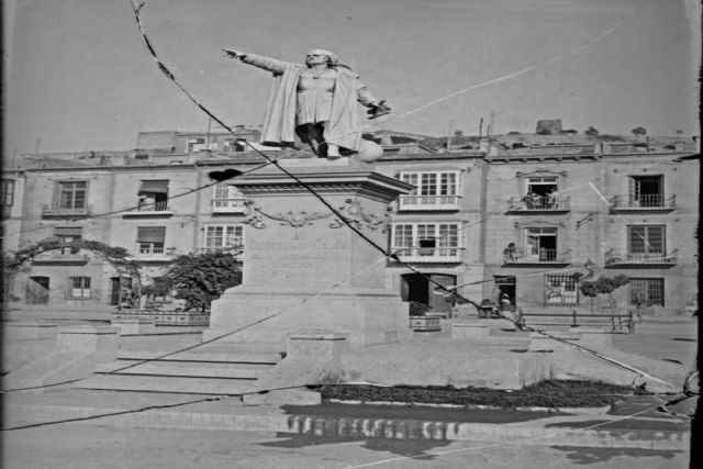 El proyecto de monumento en memoria del descubridor Cristóbal Colón, documento del mes en el Archivo Municipal