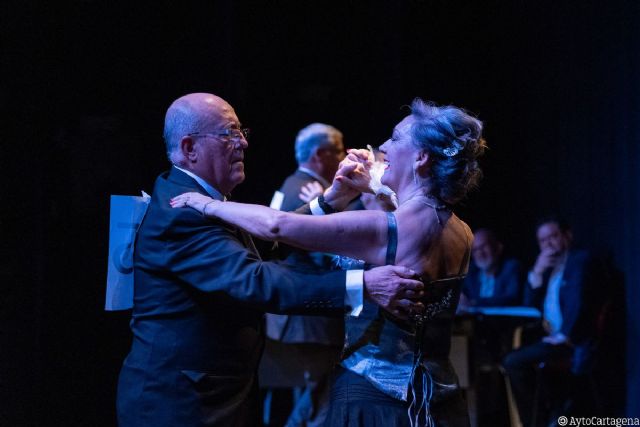 Arranca la primera Semifinal del Concurso Municipal de Baile para Clubes de Mayores en el Luzzy