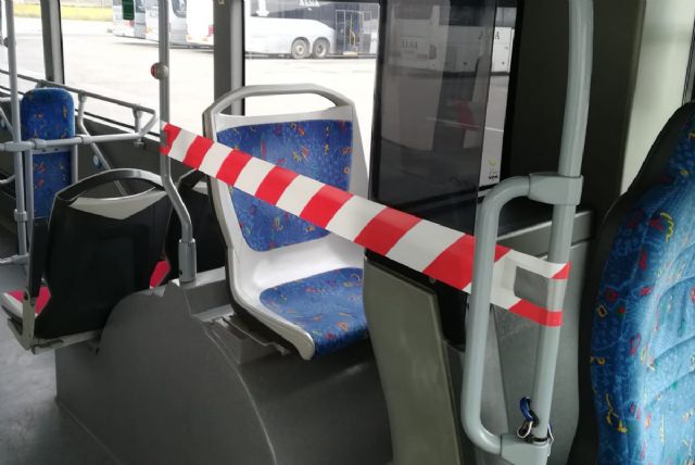 Los autobuses urbanos mantienen de momento horarios y frecuencias e incrementan las medidas de seguridad e higiene