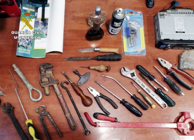 La Guardia Civil detiene a un experimentado delincuente por cerca de una treintena de robos en viviendas